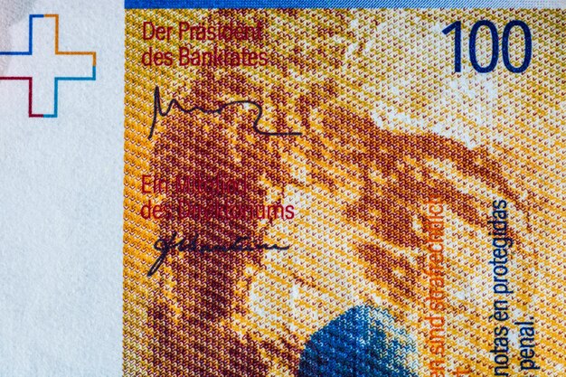 Zdjęcie szczegółowe szczegóły banknotów pieniężnych w frankach szwajcarskich koncepcja pieniądza światowego koncepcja inflacji i gospodarki