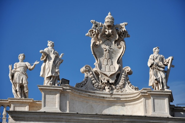 Szczegóły architektoniczne bazyliki San Pietro w Watykanie