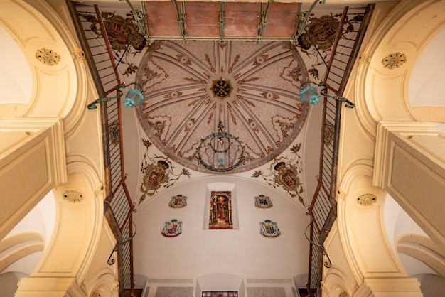Szczegóły architektury wnętrz Pałac Biskupi XVIII wieku w stylu rokoko Murcia Hiszpania