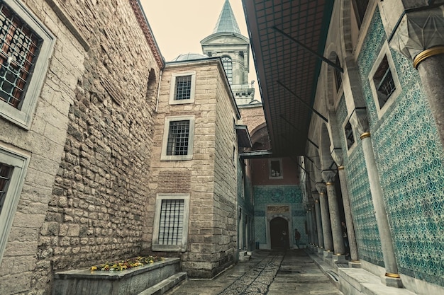 Szczegóły architektury zewnętrznej pałacu Harem w Muzeum Topkapi w Stambule Turcja