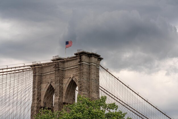 Szczegóły kabli podwieszanych na Brooklyn Bridge w Nowym Jorku