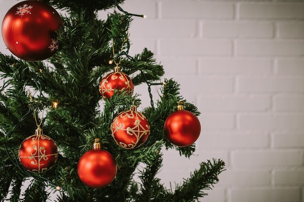 Zdjęcie szczegóły ozdób drzewek świątecznych i piłek