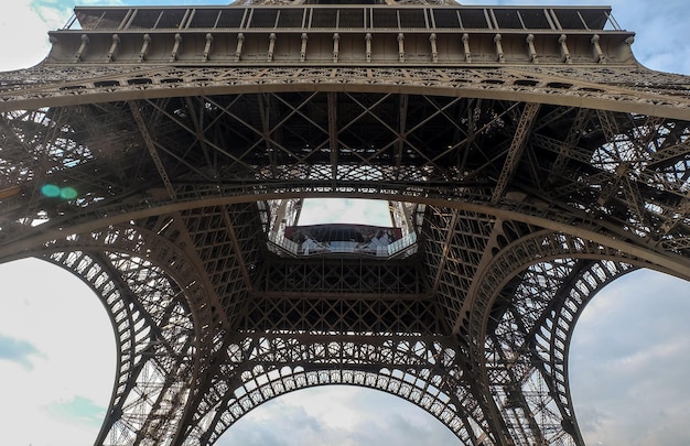 Szczegóły Wieży Eiffla Paryż wrzesień 2017