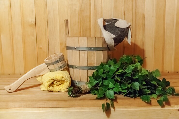 Szczegóły wnętrza Sauna fińska Łaźnia parowa z tradycyjnymi akcesoriami do sauny