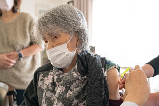 Szczepienia starszych Japonek