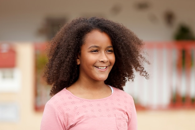 Szczęśliwa Amerykanin Afrykańskiego Pochodzenia Dziewczyna Z Afro Włosy