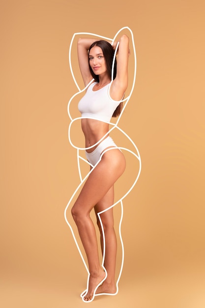 Szczęśliwa młoda dama w bieliźnie demonstruje idealny kolaż szczupłego ciała z zarysami sylwetki z nadwagą