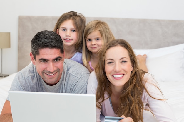 Szczęśliwa rodzina zakupy online