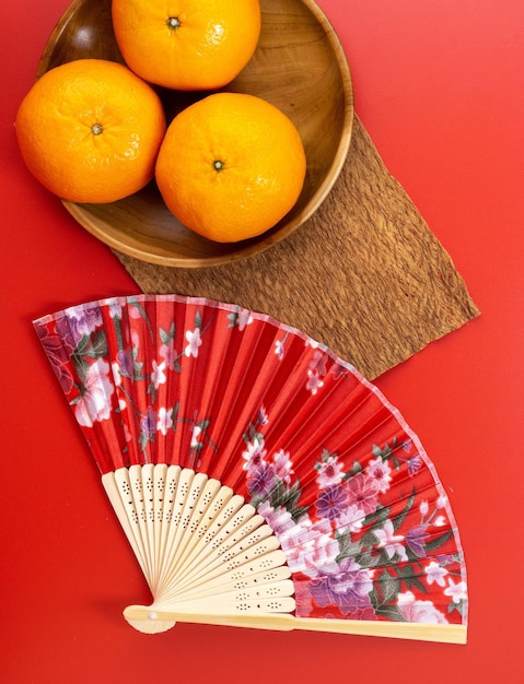Szczęśliwego chińskiego nowego roku z mandaryńskimi pomarańczami, odpowiednio chińskie zdania oznaczają szczęście.