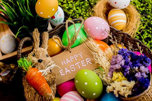 Szczęśliwego dnia Wielkanocy, królika i jajka, chrześcijanie na całym świecie świętują