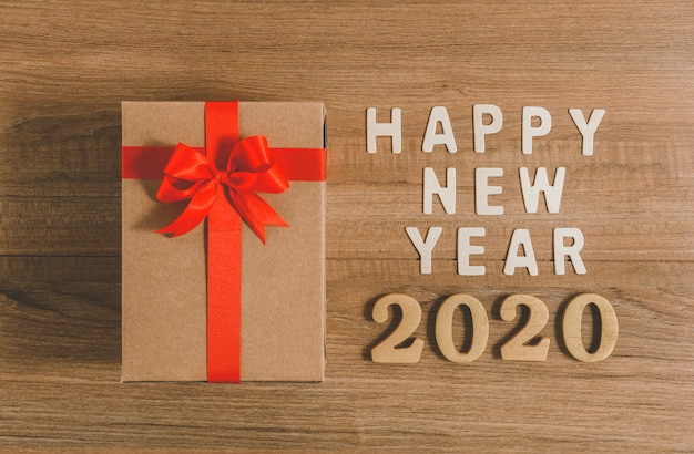 SZCZĘŚLIWEGO NOWEGO ROKU 2020 Drewno Na nowy rok z pudełkiem prezentowym