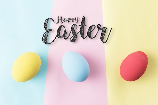 Szczęśliwy Easter słowo z pastelowymi Easter jajkami