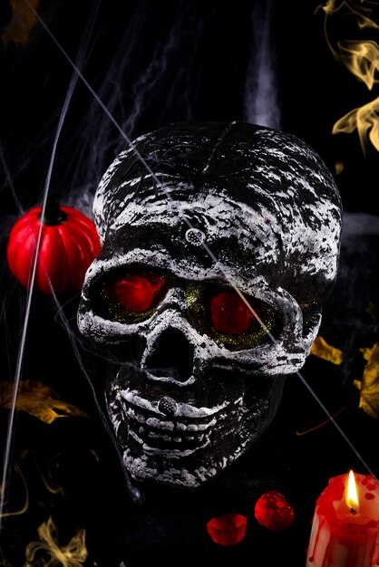 Szczęśliwy Halloween przyjęcia stół z pająka siecią i czaszką