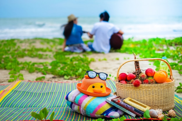 Szczęśliwy Piknik Rodzinny Na Plaży.