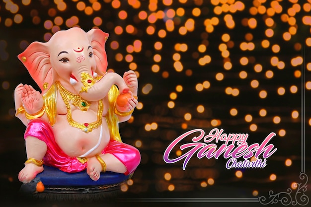Szczęśliwy projekt karty z pozdrowieniami Ganeśćaturthi z rzeźbą Lorda Ganesha
