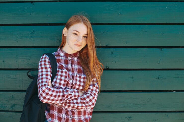 Szczęśliwy student, nastolatek, hipster.