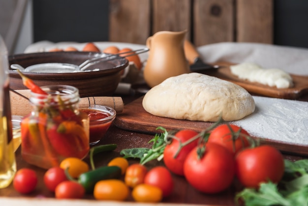 Szefowa Krok Po Kroku Robi Margaritę Z Pizzy. Składniki Na Ciasto I Pizzę