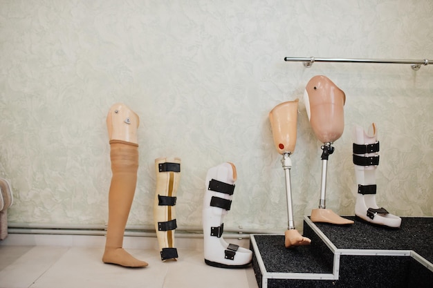 Sześć Protez Nogi W Klinice Protetycznej