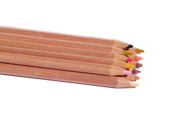 Zdjęcie sześciokątne drewniane ołówki w różnych kolorach na powrót do szkoły