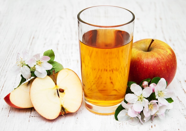 Szklanka soku jabłkowego