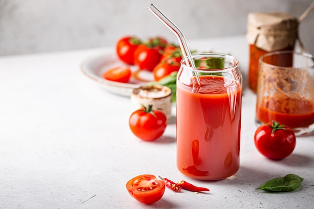 Zdjęcie szklanka soku pomidorowego