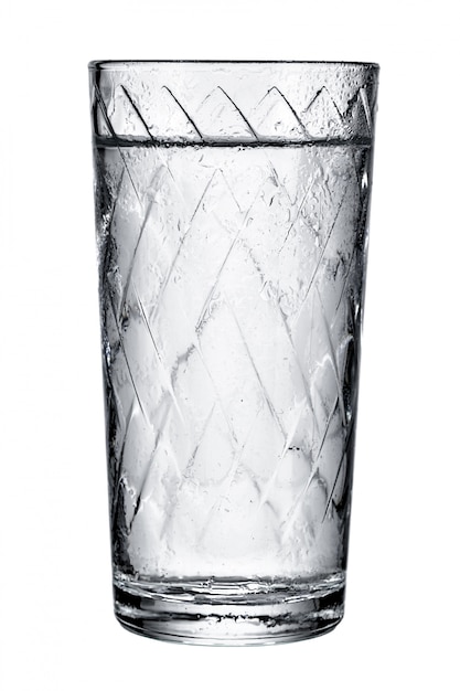 Szklanka ze świeżą wodą