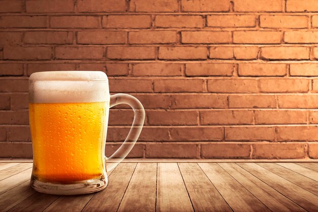Szklanka zimnego piwa Koncepcja międzynarodowego dnia piwa