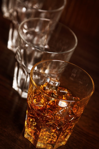 Szklanki z whisky