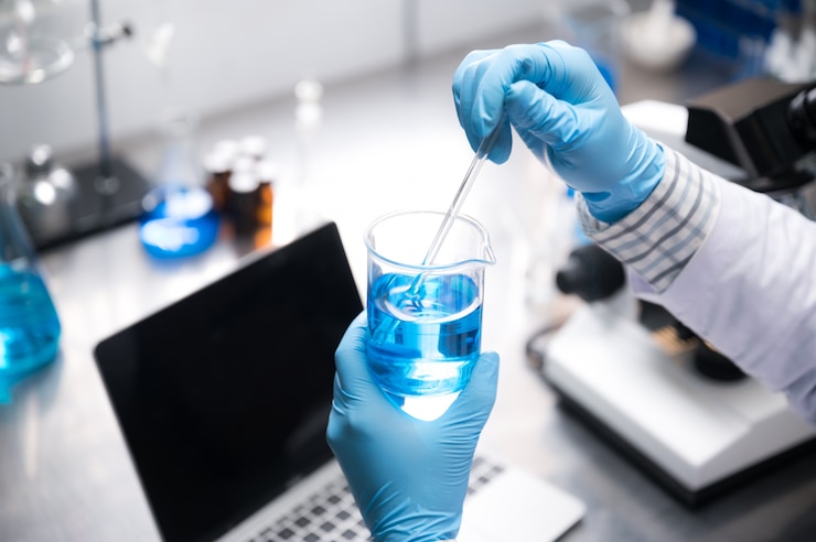Zdjęcie szkło laboratoryjne do opracowywania innowacji medycznych