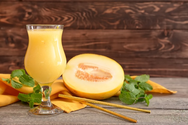 Szkło Z Melonem Smoothie Na Podłoże Drewniane