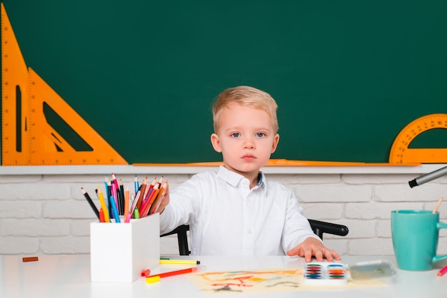 Szkoła podstawowa dzieci dziecko nauka w domu i edukacja domowa szkoła podstawowa klasa dom...