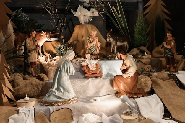Szopka bożonarodzeniowa z Józefem Marią i Jezusem