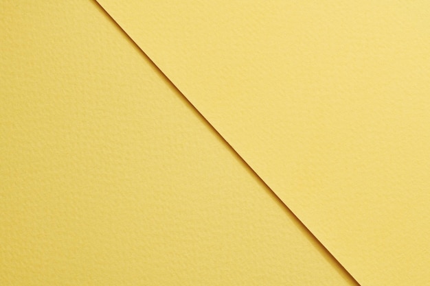 Szorstki papier pakowy kawałki tło geometryczny monochromatyczne papier tekstura żółty kolor Makieta z miejsca kopiowania tekstu