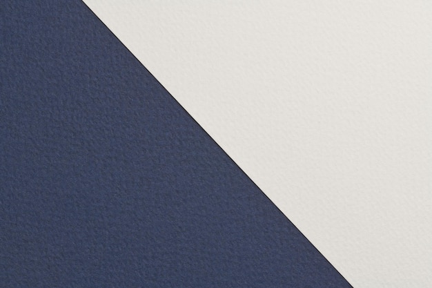 Szorstki papier pakowy tło papier tekstura biały niebieski kolory Makieta z miejsca kopiowania tekstu
