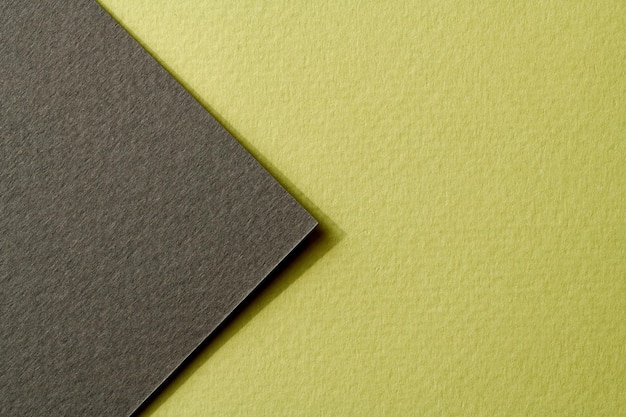 Szorstki papier pakowy tło tekstura papieru czarne zielone kolory Makieta z miejsca kopiowania tekstu