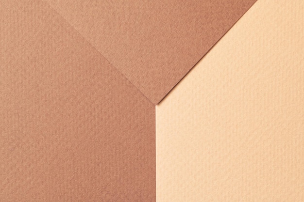 Szorstki papier pakowy tło tekstura papieru różne odcienie brązu Makieta z miejsca kopiowania tekstu