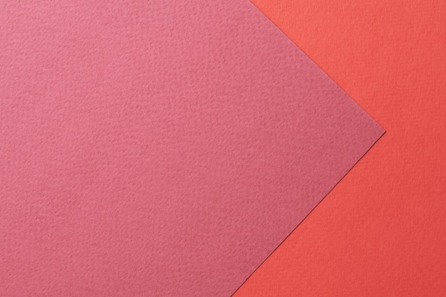 Szorstki papier pakowy tło tekstura papieru różne odcienie czerwieni Makieta z miejsca kopiowania tekstu