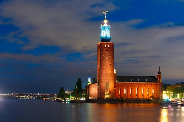 Sztokholmski Ratusz Lub Stadshuset W Nocy Na Starym Mieście W Sztokholmskiej Stolicy Szwecji