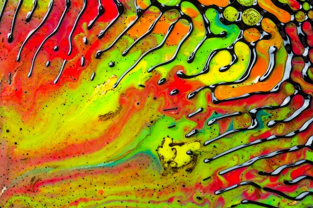 Sztuka abstrakcyjna. Wiry, artystyczny design z kolorowymi farbami olejnymi tworzącymi niesamowite misterne struktury z ferrofluidem.