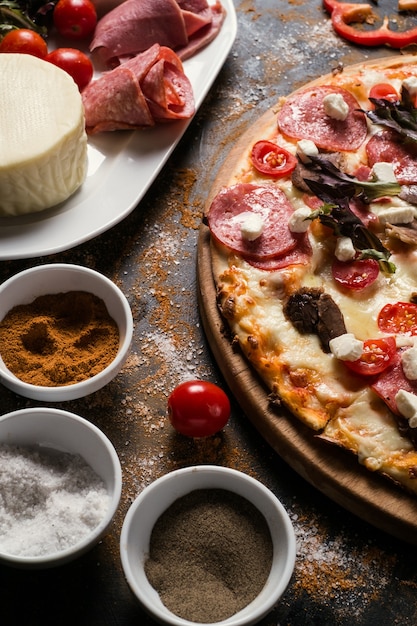 Sztuka fotografii żywności. przepis na pizzę. koncepcja menu restauracji