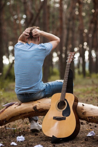 Sztuka komplikacji gitara natura koncepcja człowieka.