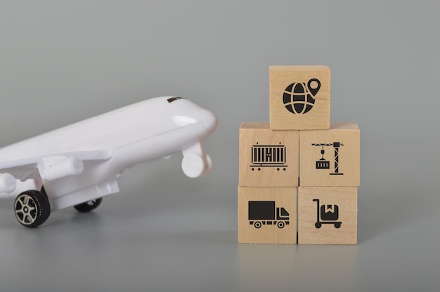 Szybka dostawa towarów i produktów Logistyka handlu towarami paczki ładunków lotniczych poczta lotnicza wysyłka koncepcja szybkiej dostawy