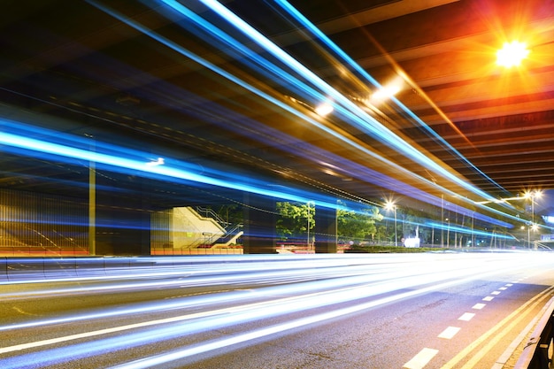 Szybka prędkość przejazdu przez tunel