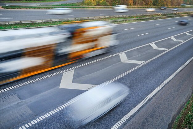 Szybko Poruszające Się Pojazdy O Rozmycie Ruchu Na Autostradzie W Kopenhadze W Danii