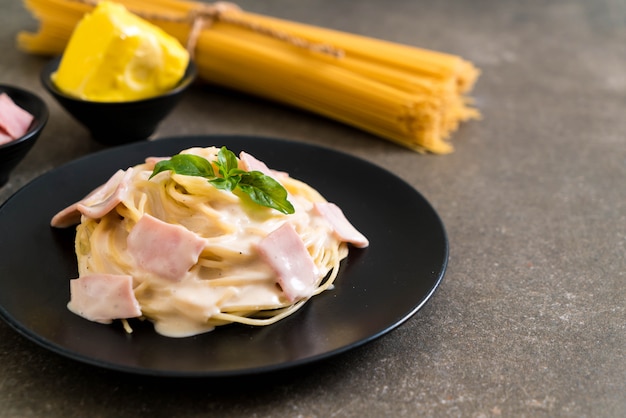 szynka spaghetti carbonara