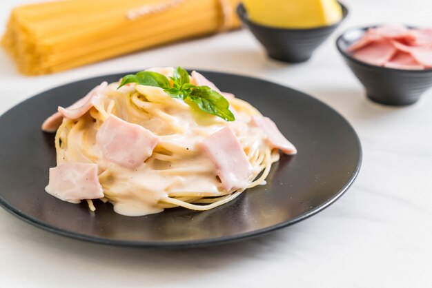 szynka spaghetti carbonara