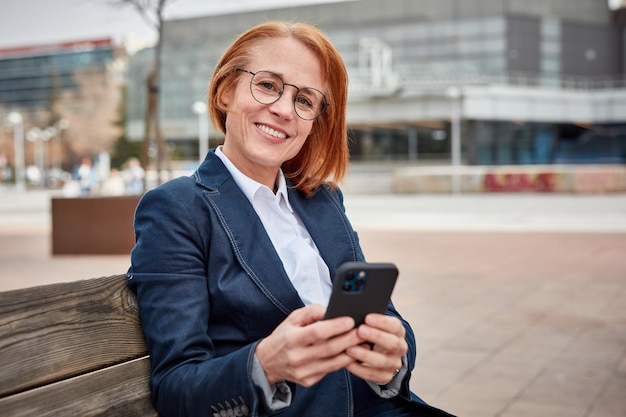 Ta odnosząca sukcesy bizneswoman dba o swoje dobre samopoczucie, równoważąc pracę i odpoczynek