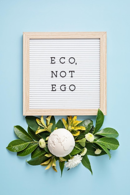 Tablica z napisem eco nie ego Save the planet idea
