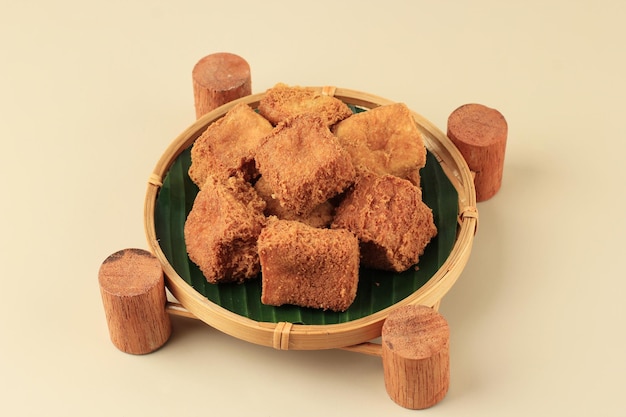Tahu Sumedang lub Tofu Bunkeng to sundajski twaróg fasolowy smażony w głębokim tłuszczu