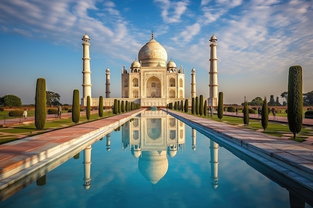 Taj Mahal odbicie w spokojnym basenie